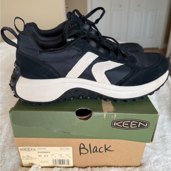 Keen sneakers excellent condition 8.5 - Picture 2 of 6